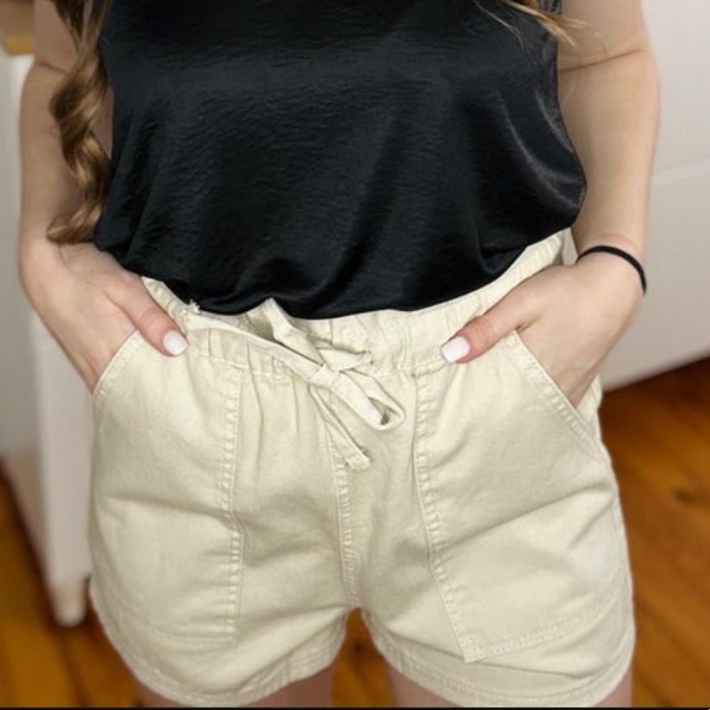 BNWT Wishlist Jeans Paperbag Style Ecru Cotton Shorts, Size L